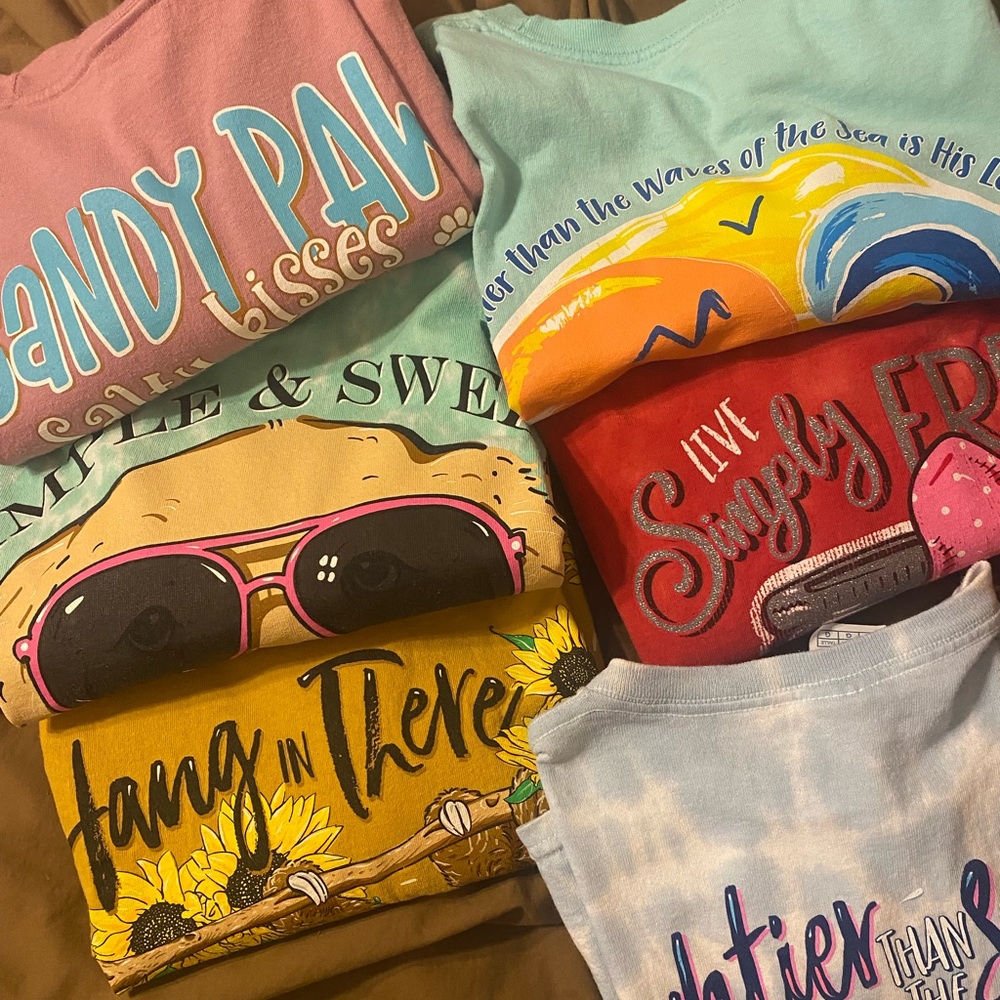 6 SHIRT BUNDLE!!!
Simply Southern Graphic Tees - Assorted Colors